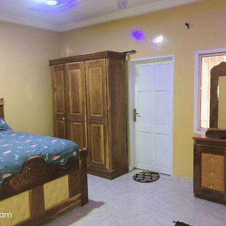 Awamuulamin Manneh Guest House Abuko المظهر الخارجي الصورة