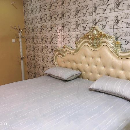 Awamuulamin Manneh Guest House Abuko المظهر الخارجي الصورة