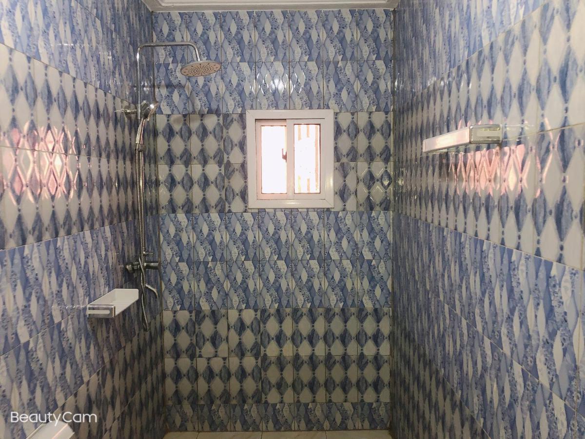 Awamuulamin Manneh Guest House Abuko المظهر الخارجي الصورة