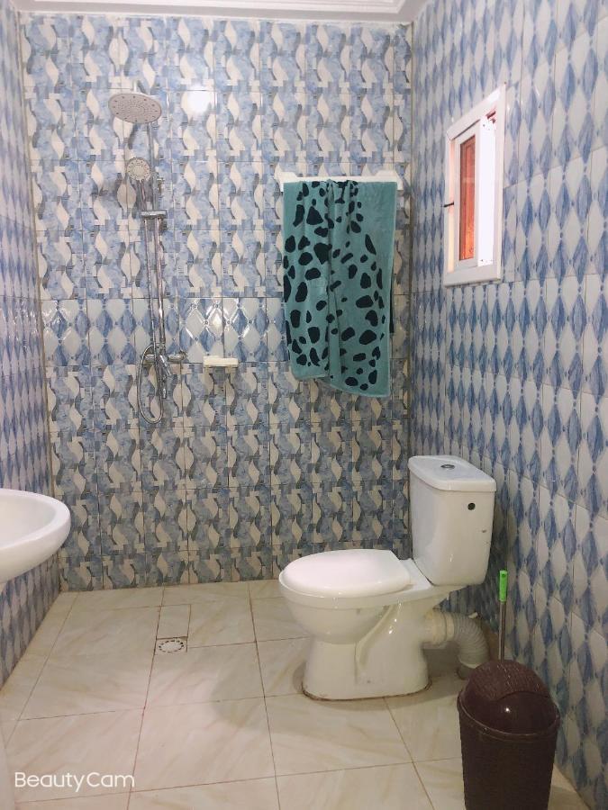 Awamuulamin Manneh Guest House Abuko المظهر الخارجي الصورة