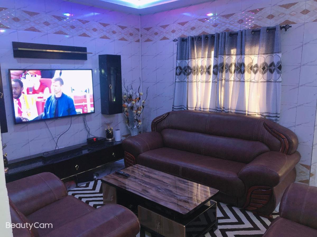 Awamuulamin Manneh Guest House Abuko المظهر الخارجي الصورة