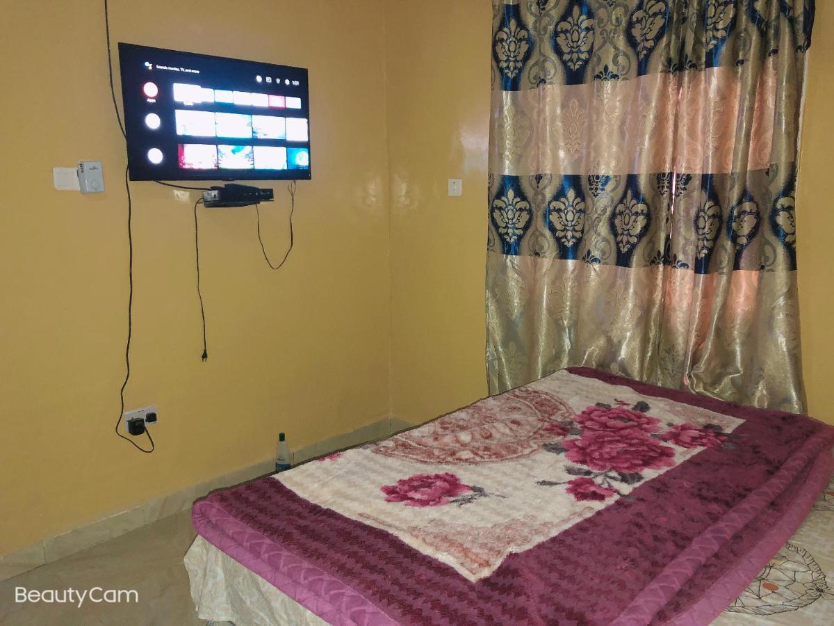 Awamuulamin Manneh Guest House Abuko المظهر الخارجي الصورة