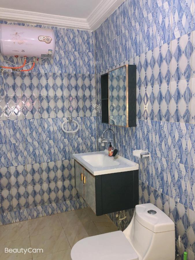 Awamuulamin Manneh Guest House Abuko المظهر الخارجي الصورة