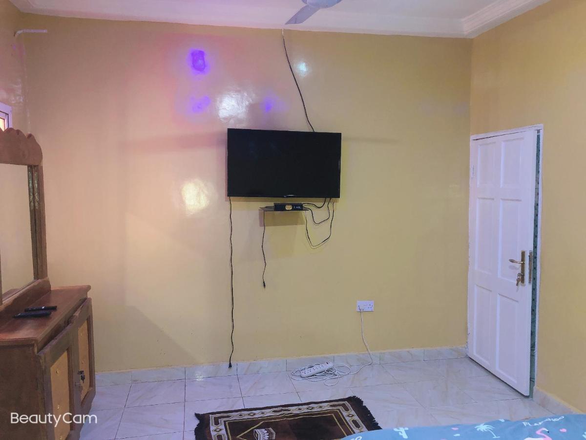 Awamuulamin Manneh Guest House Abuko المظهر الخارجي الصورة