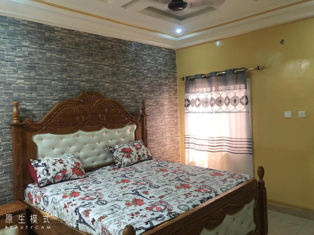 Awamuulamin Manneh Guest House Abuko المظهر الخارجي الصورة